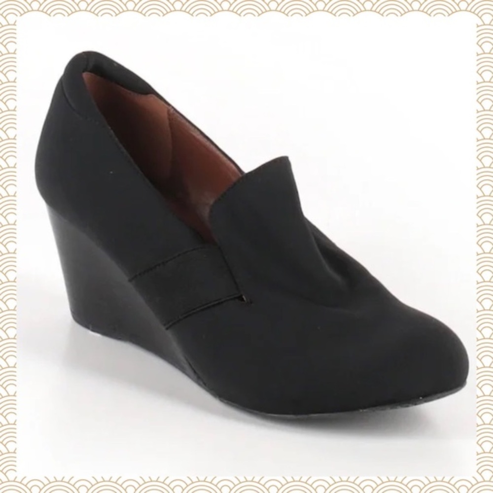 Sleek Wedge Loafer